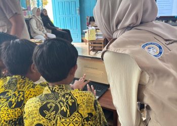 Mahasiswa Belajar Bersama Komunitas (BBK) 7 Universitas Airlangga (UNAIR) menginisiasi program edukatif bertajuk “Kenal AI” di Desa Sumbermulyo, Kecamatan Pesanggaran, Kabupaten Banyuwangi.