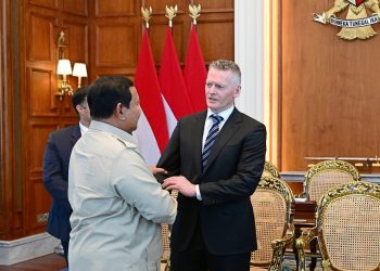 Presiden Prabowo bertemu Garuda Indonesia dan Embraer di Istana Merdeka.