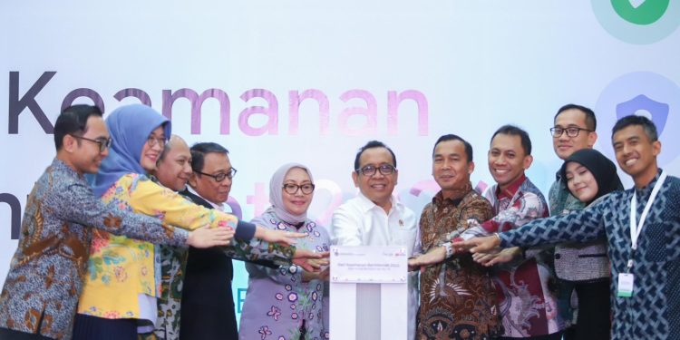Menko PMK Pratikno menegaskan edukasi digital dan AI bukan hanya tugas orang tua dan guru.