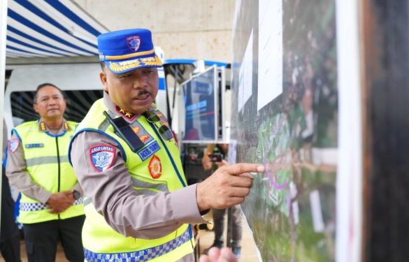 Kakorlantas Polri Irjen Pol Agus Suryonugroho meninjau kesiapan Tol Fungsional Bocimi Seksi 3