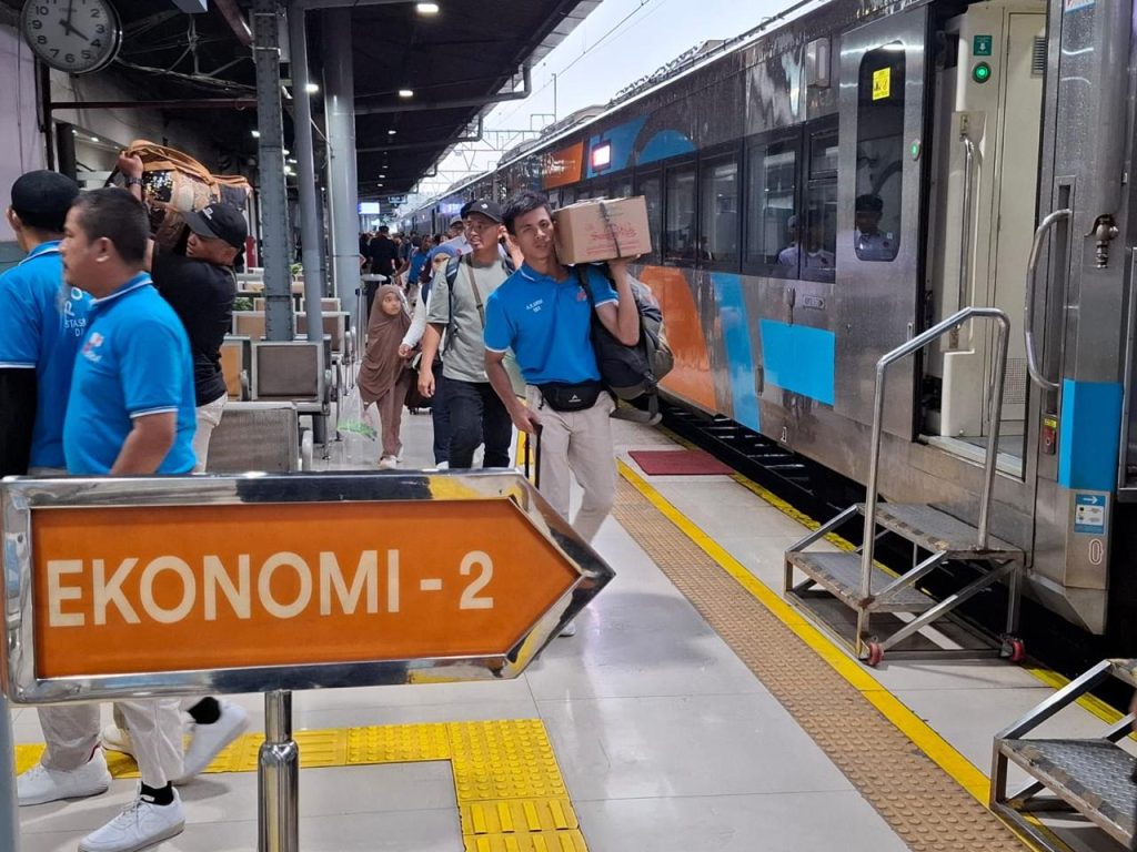 Penjualan tiket Angkutan Lebaran 2026 KAI telah menembus 1,6 juta lembar dengan okupansi 42,85 persen.