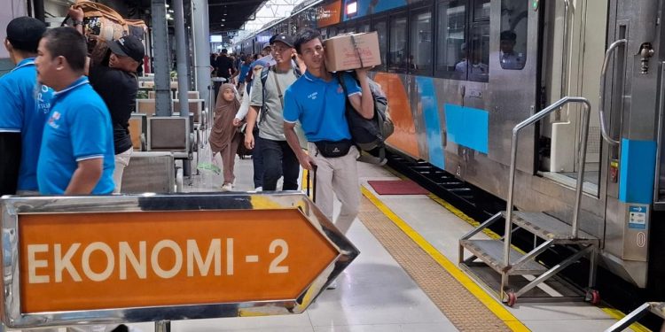 Penjualan tiket Angkutan Lebaran 2026 KAI telah menembus 1,6 juta lembar dengan okupansi 42,85 persen.