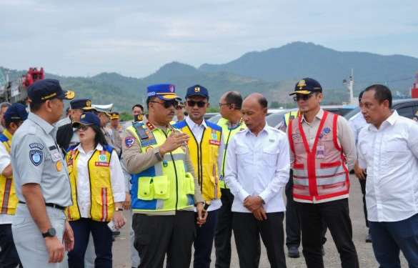 Kakorlantas Polri Irjen Agus Suryonugroho meninjau kesiapan pelabuhan di Lampung jelang Operasi Ketupat 2026.