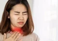 Ilustrasi tenggorokan berdahak tapi tidak batuk