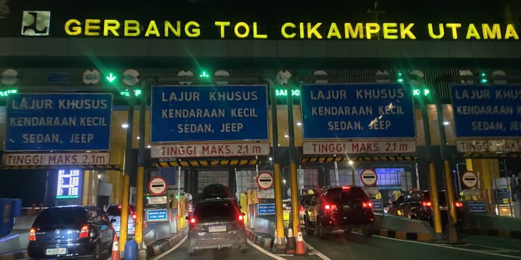 Gerbang Tol Cikampek Utama.