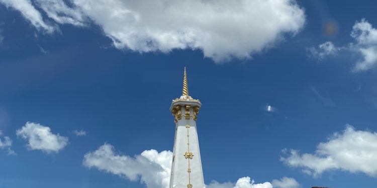 Tugu Yogyakarta sebagai salah satu objek pariwisata.