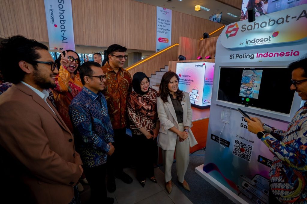 Komdigi dan Indosat Ooredoo Hutchison resmi meluncurkan Sahabat-AI, platform AI berbasis aplikasi Android dan iOS yang mendukung kedaulatan digital Indonesia dengan teknologi multi-model dan berakar pada budaya lokal.