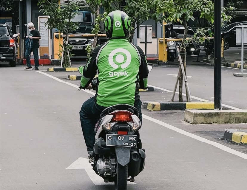 Pengemudi ojek online (Ojol).