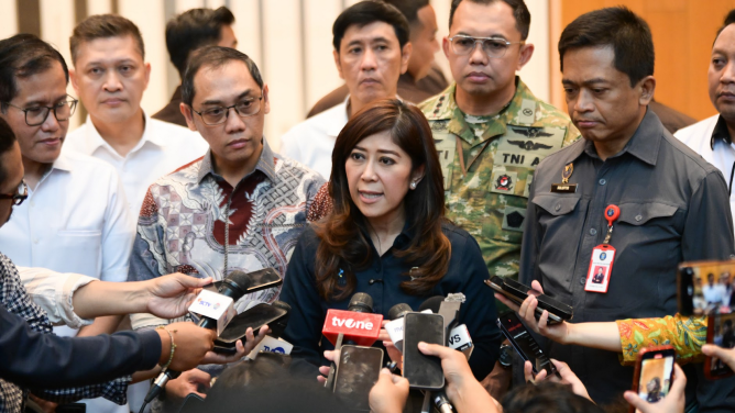 Menkomdigi Meutya Hafid melakukan sidak ke kantor Meta di Jakarta