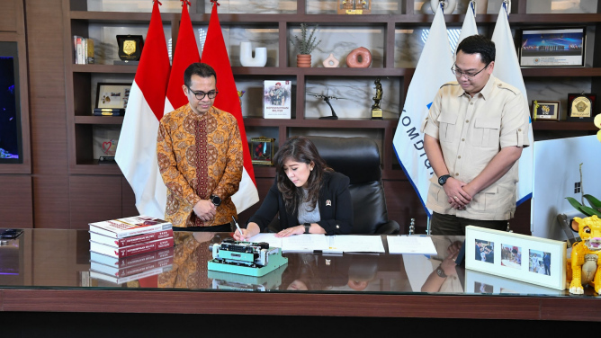 Menkomdigi Meutya Hafid menandatangani Peraturan Menkomdigi No. 9 Tahun 2026 tentang Peraturan Pelaksanaan Peraturan Pemerintah No. 17 Tahun 2025 tentang Tata Kelola Penyelenggaraan Sistem Elektronik Dalam Pelindungan Anak (PP TUNAS)
