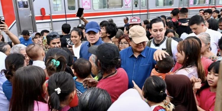 Presiden Prabowo Subianto melakukan kunjungan mendadak ke permukiman Kramat, Senen, Jakarta Pusat pada Kamis (26/3/2026).
