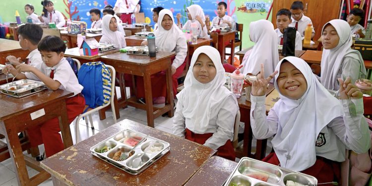 Pelaksanaan program Makan Bergizi Gratis