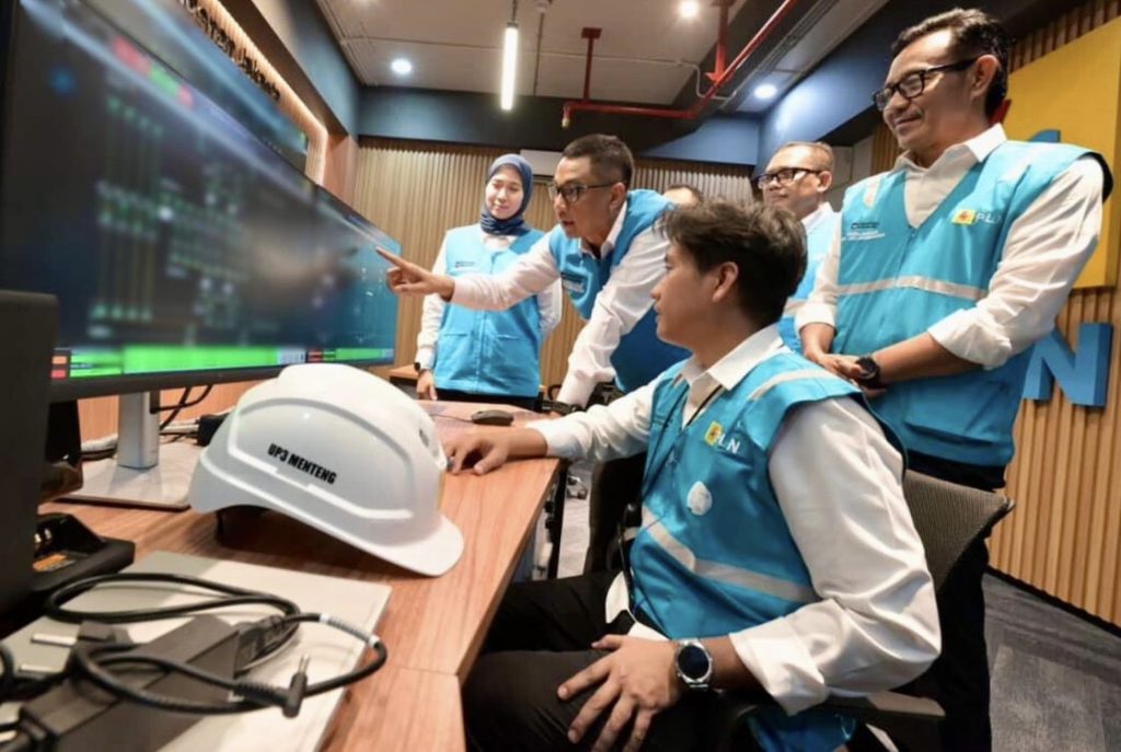 Puluhan ribu petugas PLN tetap siaga saat Idulfitri 1447 H untuk menjaga keandalan listrik di seluruh Indonesia