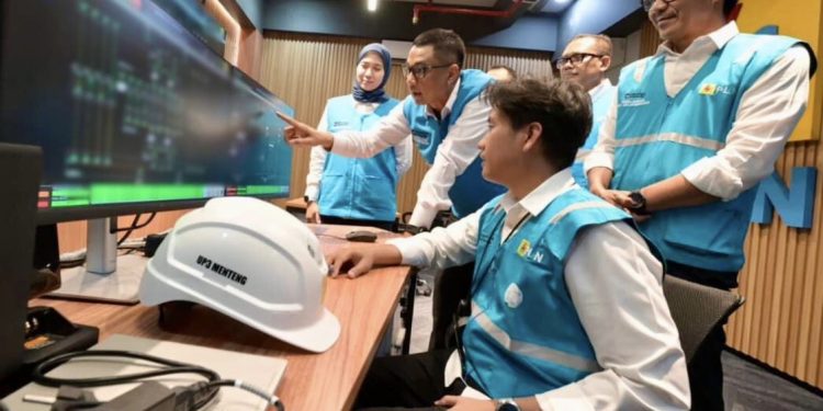Puluhan ribu petugas PLN tetap siaga saat Idulfitri 1447 H untuk menjaga keandalan listrik di seluruh Indonesia