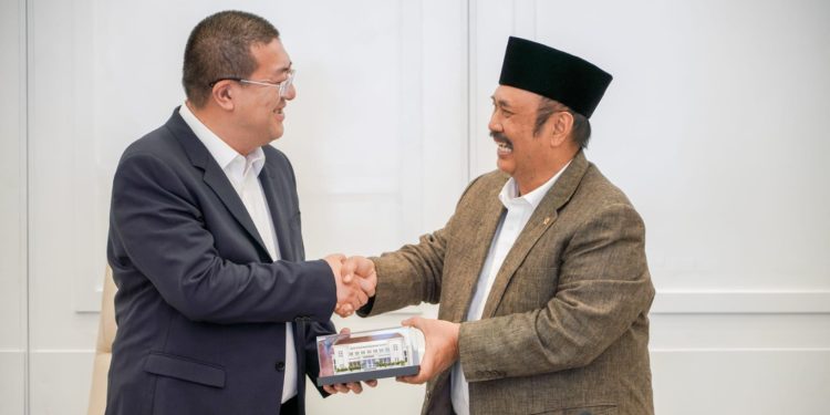 Menteri PPN/Kepala Bappenas, Rachmat Pambudy, menerima kunjungan delegasi perusahaan teknologi asal Tiongkok, Huaxia Kunpeng Technology