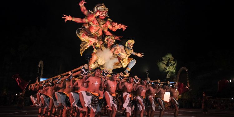 Festival Ogoh-Ogoh 2026 di GWK Cultural Park menghadirkan karya seni sakral khas Bali dengan melibatkan 15 banjar