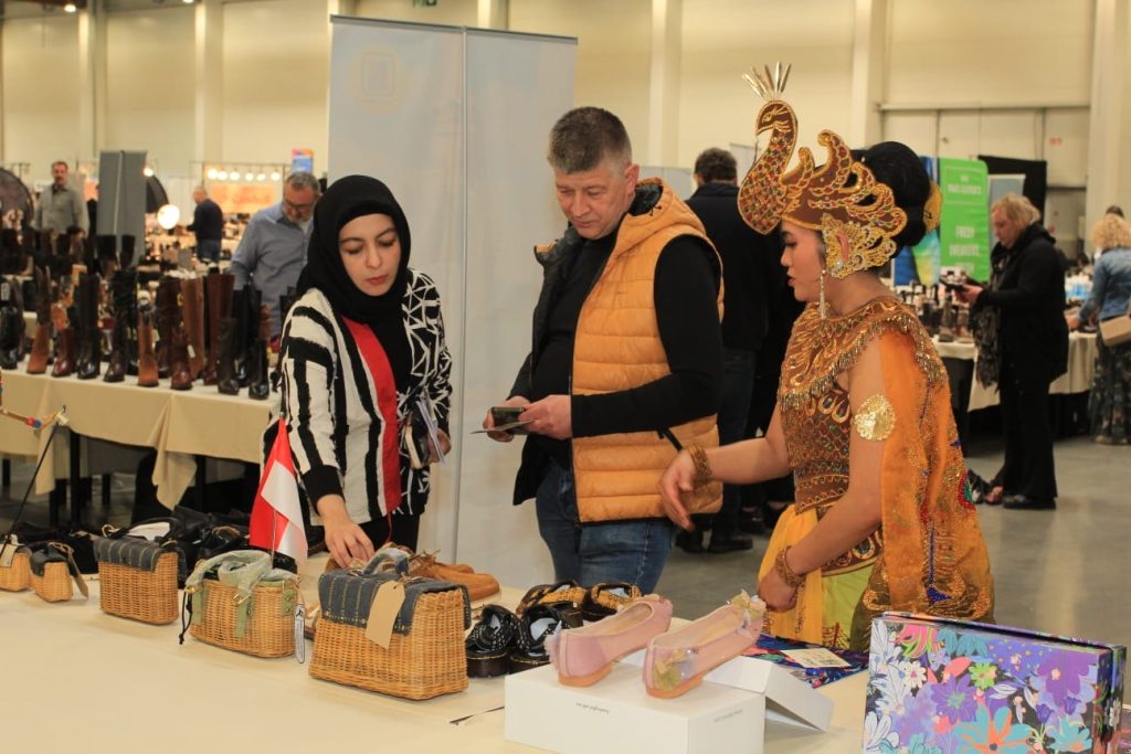 Brand Indonesia, CultureNature by Roka Collection tampil di POLSHOES Fair 2026 di Krakow, Polandia.