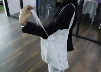 Pemerintah Kota (Pemkot) Tangerang mengajak masyarakat beralih menggunakan tas belanja ramah lingkungan di tengah peningkatan harga plastik di pasaran.