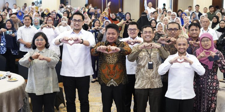 Gubernur Sumatera Selatan, Herman Deru, saat menghadiri kegiatan AIM ASEAN Roadshow yang digelar di Kantor Otoritas Jasa Keuangan (OJK) Sumsel, Rabu (8/4/2026).