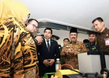 BRIN memperkenalkan Mesin Faspol Generasi 5.0, sebuah teknologi berbasis pirolisis yang mampu mengonversi sampah plastik bernilai rendah menjadi bahan bakar minyak setara solar.