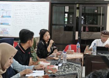Dinas Koperasi dan Usaha Kecil dan Menengah (Dinkop UKM) Kabupaten Cirebon mulai menyusun grand design, pengembangan usaha berbasis teknologi informasi dan inkubasi wirausaha untuk memperkuat daya saing pelaku UMKM.