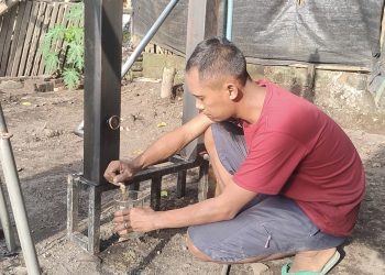 Kelompok pemuda yang tergabung dalam Gayasan Squad di Dusun Gayasan, Desa Jenggawah, Kecamatan Jenggawah, Kabupaten Jember, Jawa Timur menyulap sampah plastik menjadi Bahan Bakar Minyak (BBM).