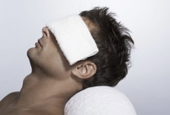 Ilustrasi kompres mata lelah.