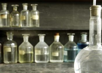 Ilustrasi air keras.