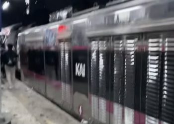 Insiden tabrakan kereta di Stasiun Bekasi Timur.