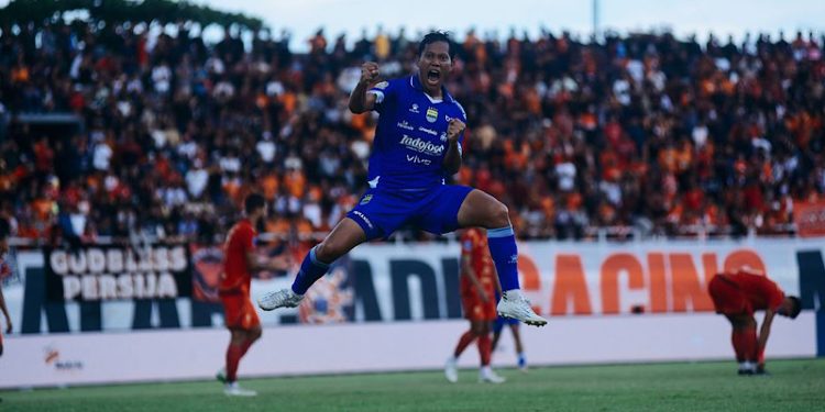 Pemain Persib Bandung, Adam Alis.