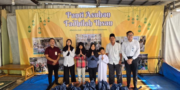 BRI KC Mabes TNI Cilangkap menyalurkan 25 paket sembako kepada penghuni Yayasan Fadhilah Ihsan Cipayung