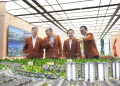 (Kiri-Kanan): Wanto Ngali (Division Head Marketing & Business Development NavaPark), Denny Ponomban (Director NavaPark), Jonilengliadi (Project Director NavaPark), dan Jonathan Widjanarko Rukma (Deputy Project Director NavaPark) berfoto bersama di maket pengembangan kawasan residensial NavaPark, BSD City.