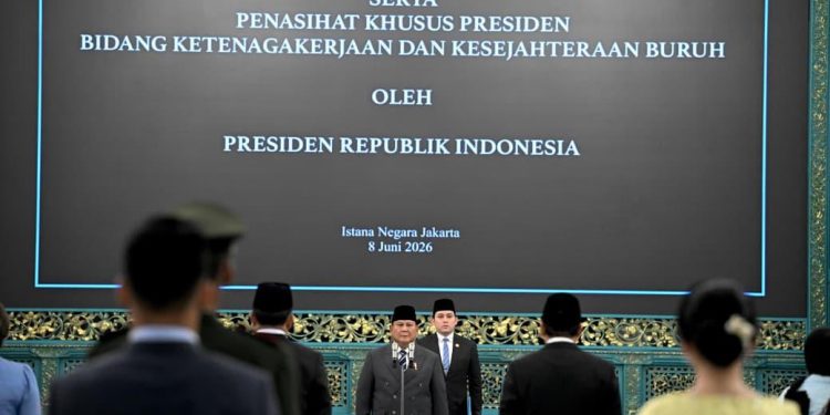 Presiden Prabowo Subianto melantik Nanik S. Deyang sebagai Kepala Badan Gizi Nasional serta Agustina Arumsari dan Trenggono sebagai Wakil Kepala Badan Gizi Nasional. Pelantikan tersebut berlangsung di Istana Negara, Jakarta, pada Senin (8/6/2026).