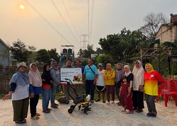 Pertagas memberikan bantuan mesin cultivator kepada TPS3R dan KWT Flamboyan di Pamulang Barat, Tangerang Selatan
