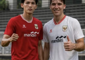 Mitchell Lee Baker (merah) dan Luke Anthony Vickery (putih)