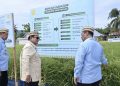 Presiden Prabowo Subianto meninjau teknologi pertanian modern PM-AAS pada PENAS Petani dan Nelayan XVII 2026 di Gorontalo
