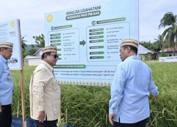 Presiden Prabowo Subianto meninjau teknologi pertanian modern PM-AAS pada PENAS Petani dan Nelayan XVII 2026 di Gorontalo