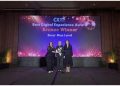 (kiri-kanan) : Manpreet Singh (Senior MD and Group Head Customer Xperience Management, CIMB Bank Berhad), Dian Novianti Kurniasari (AVP Service Quality Management Department Head Sinar Mas Land) dan Febriani Rossa Tea (AVP Contact Channel Management Sinar Mas Land) dalam seremoni penghargaan Best Digital Experience Award pada CX Asia Excellence Awards 2026 yang digelar di Amara Sanctuary Sentosa, Singapura pada 17 Juni 2026.