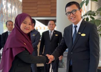 Naureen Syafiqa Pandeirot, mendapatkan kesempatan menjadi GM di Hotel Santika Premiere ICE-BSD City dalam program GM For A Day.