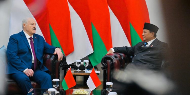 Presiden Republik Indonesia Prabowo Subianto bersama Presiden Republik Belarus Aleksandr Lukashenko