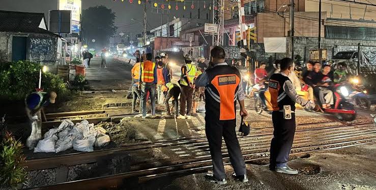 Perlintasan Kereta Api di Pasar Serpong