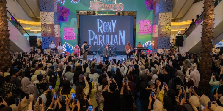 Tangcity Mall merayakan hari jadinya yang ke-15 melalui rangkaian acara "1n5pirations" dengan konser Rony Parulian