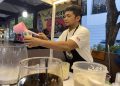 Uda Pay pemilik Cendol Ampiang Minang hadir di Festival Kuliner Serpong ke-14.